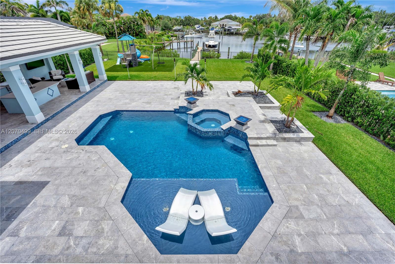 665 Sw Yacht Basin Way Property Photo 10