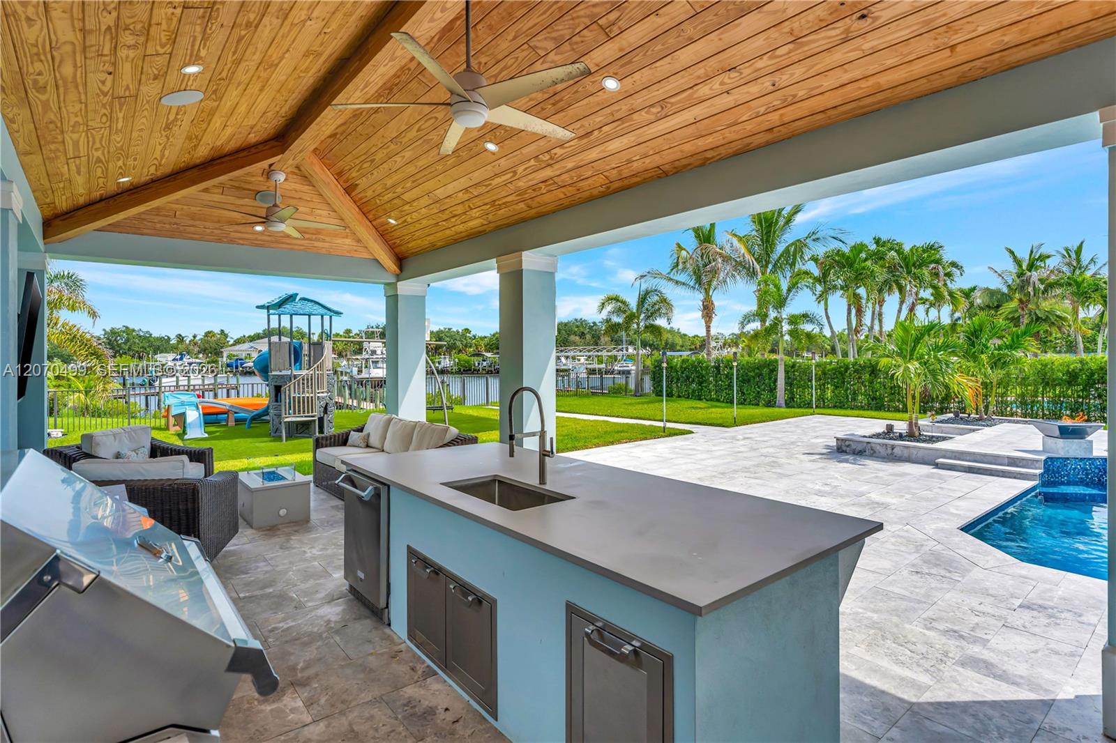 665 Sw Yacht Basin Way Property Photo 26