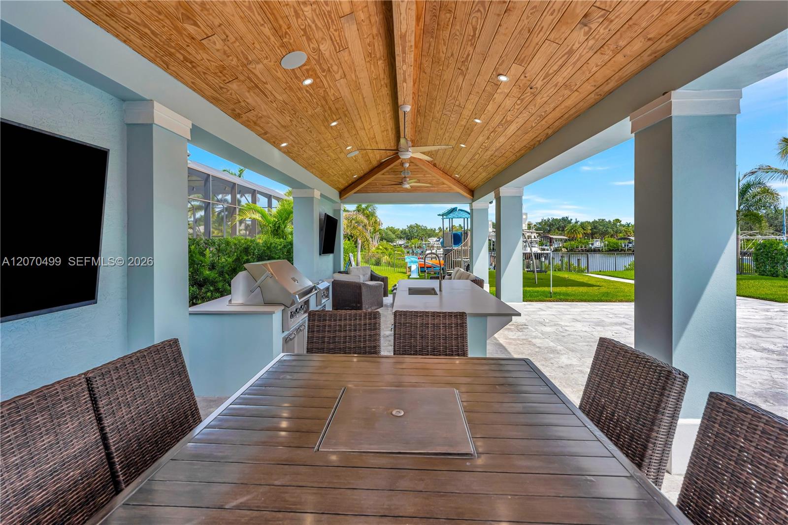 665 Sw Yacht Basin Way Property Photo 37