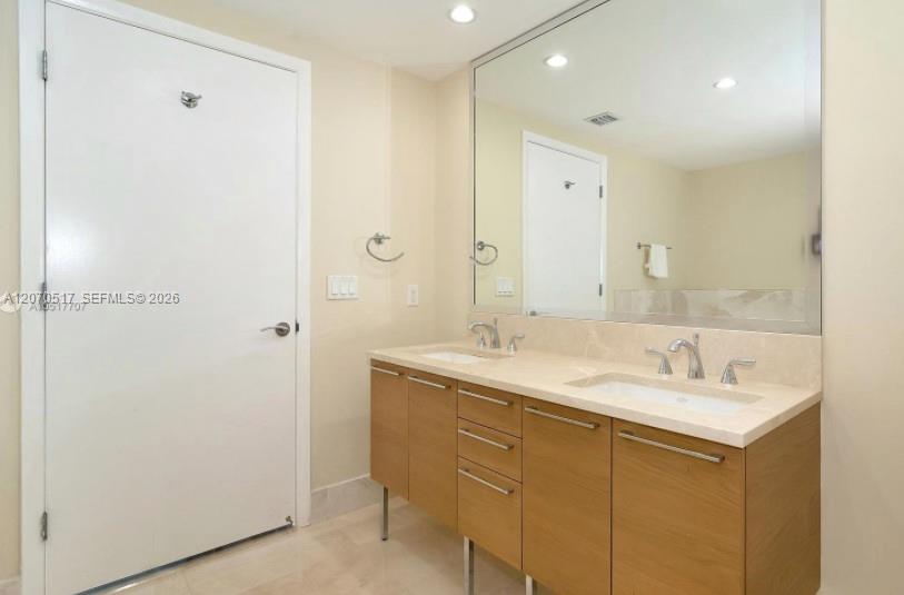 A12070517 Property Photo 17