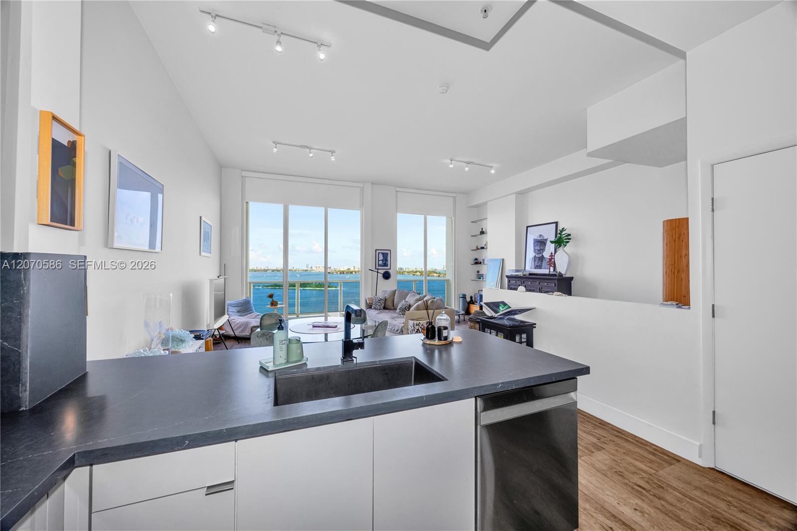 A12070586 Property Photo 26