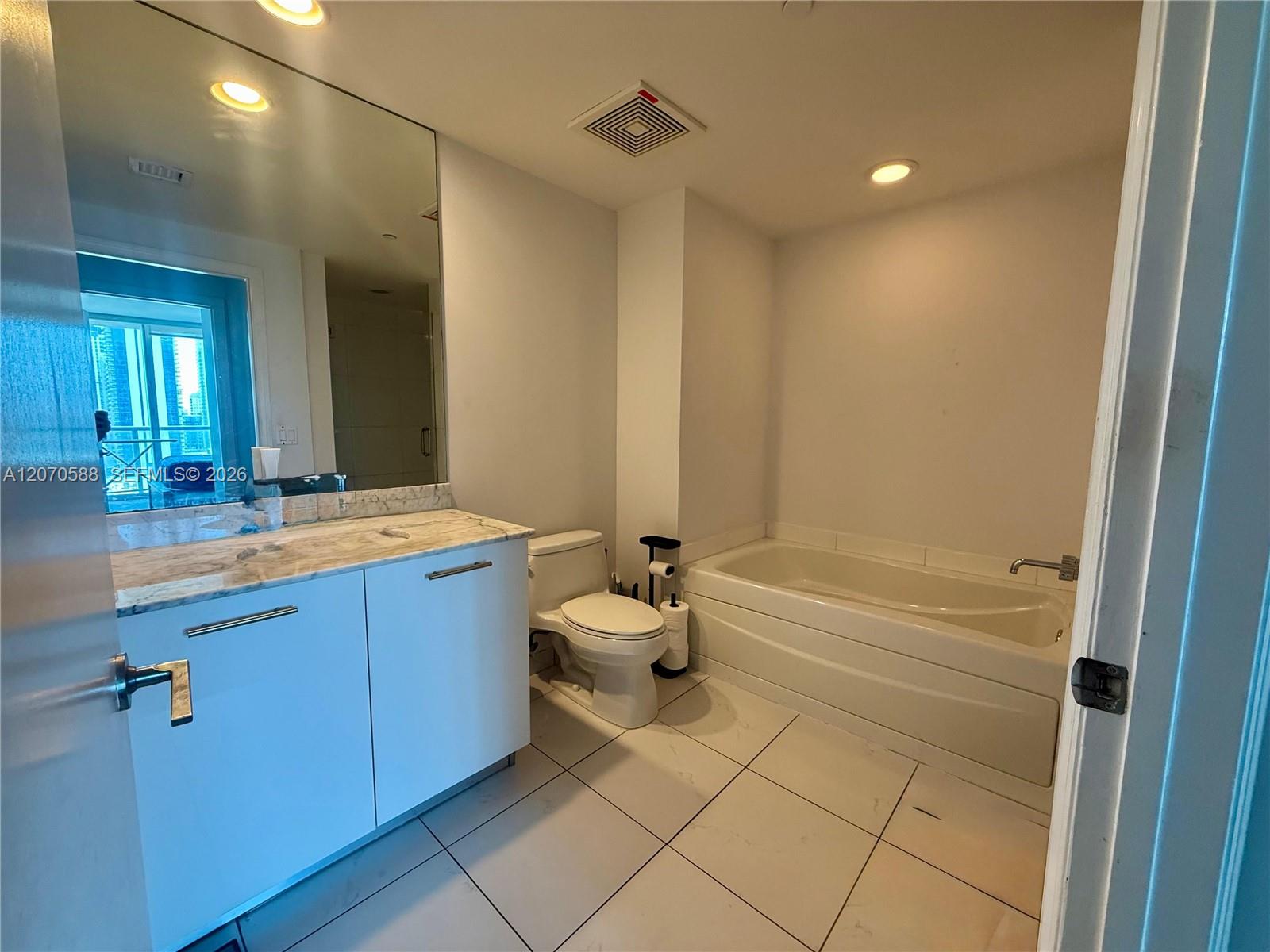 55 Se 6th Street 2404 Property Photo 5