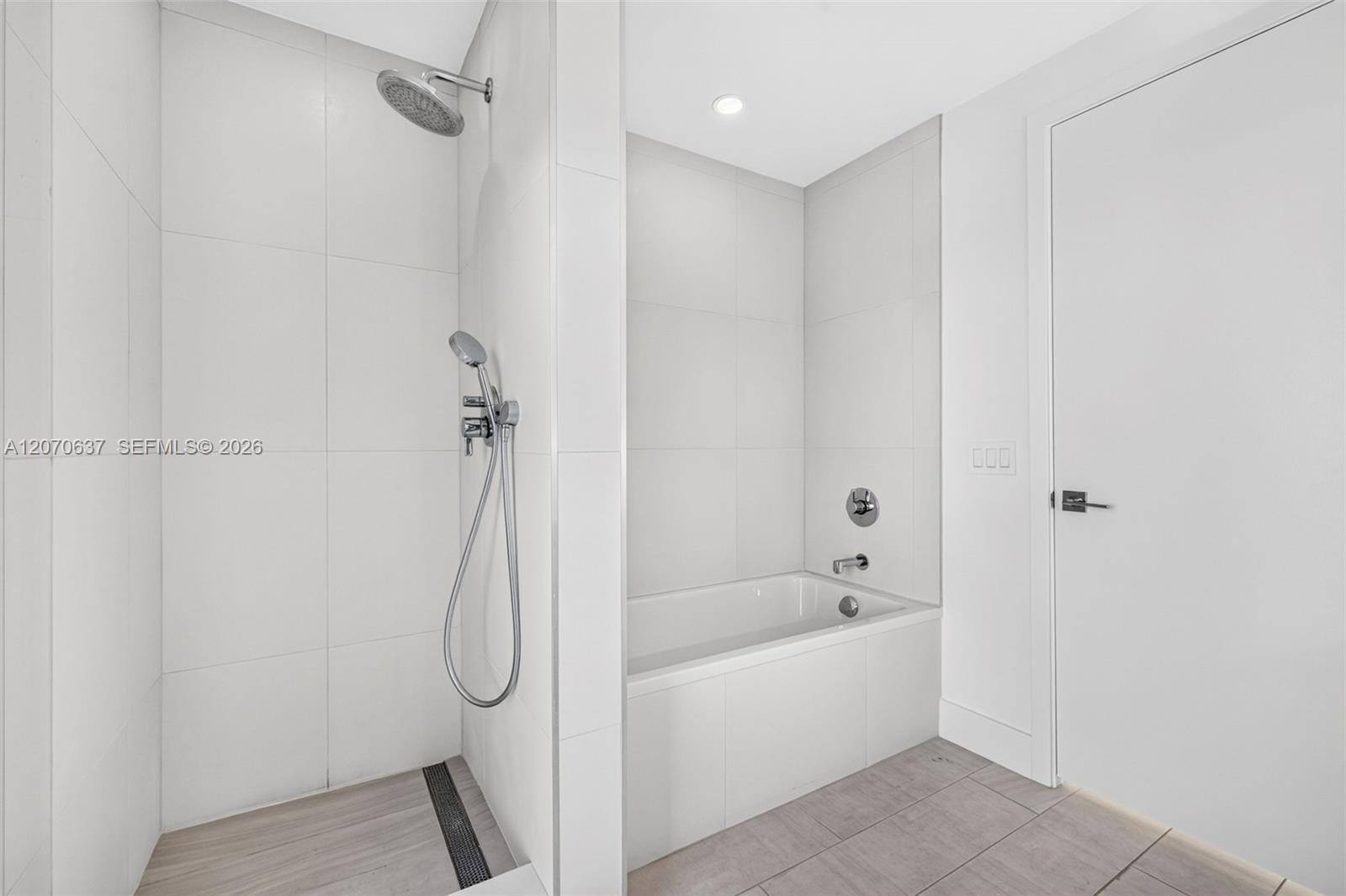 2000 Metropica Way 417 Property Photo 7
