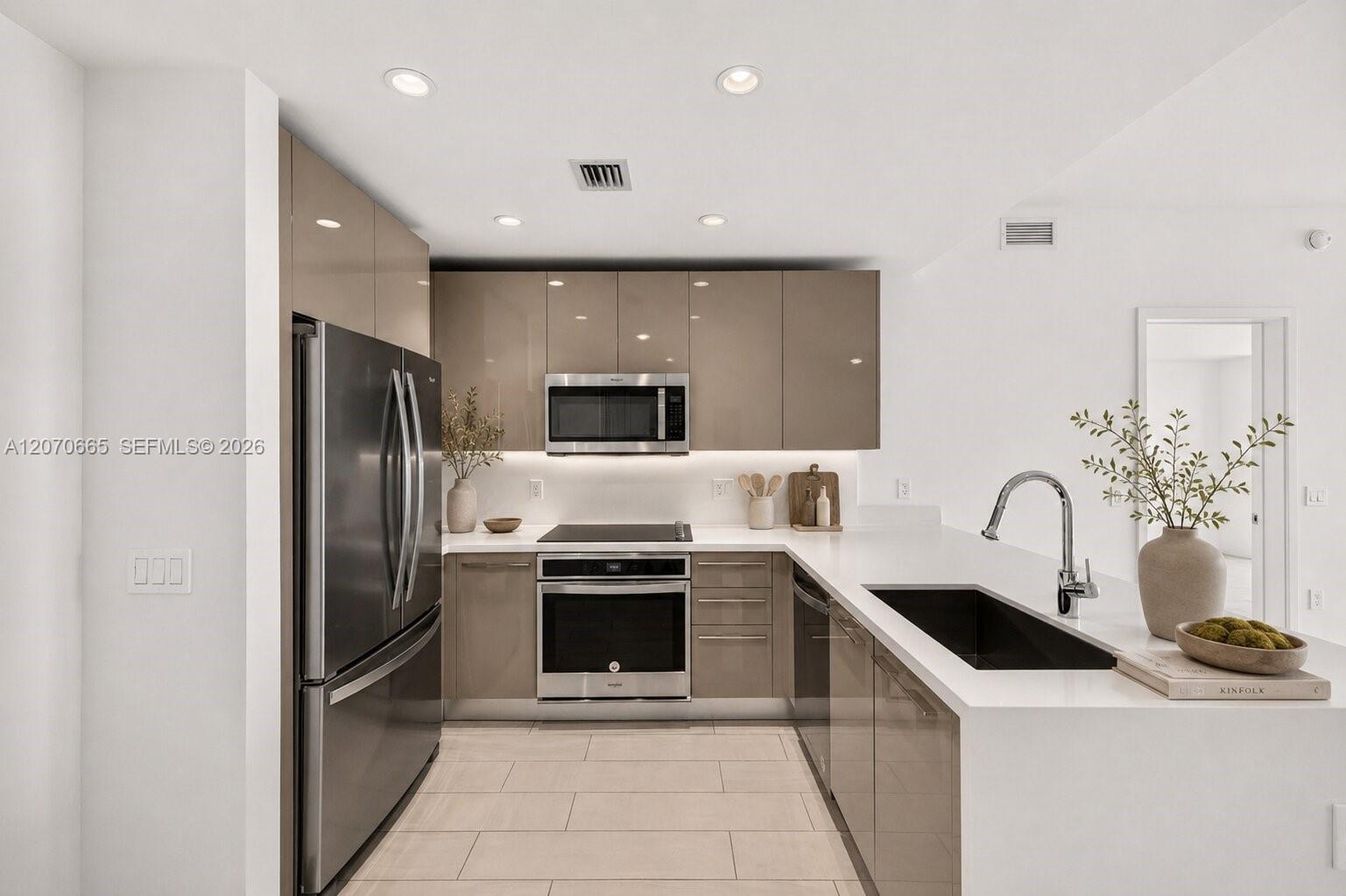 2000 Metropica Way 2111 Property Photo 4