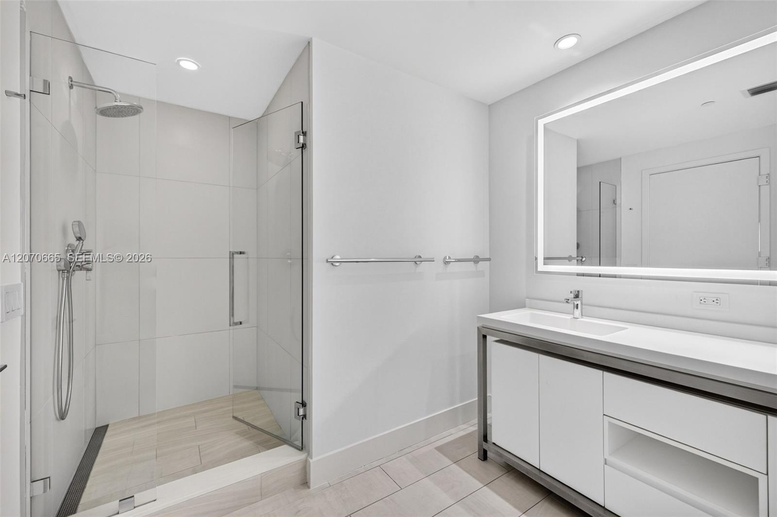 2000 Metropica Way 2111 Property Photo 7