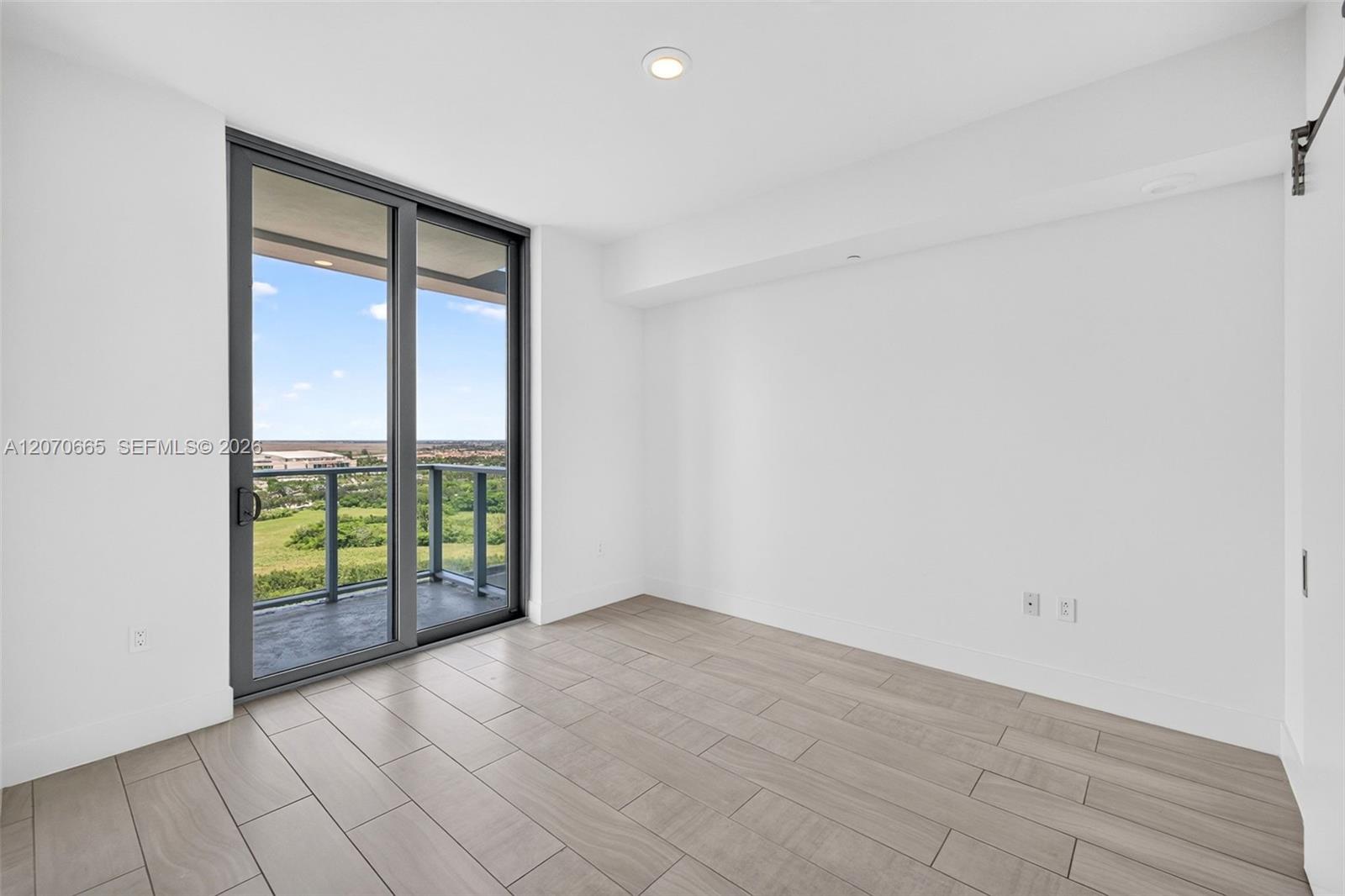 2000 Metropica Way 2111 Property Photo 8