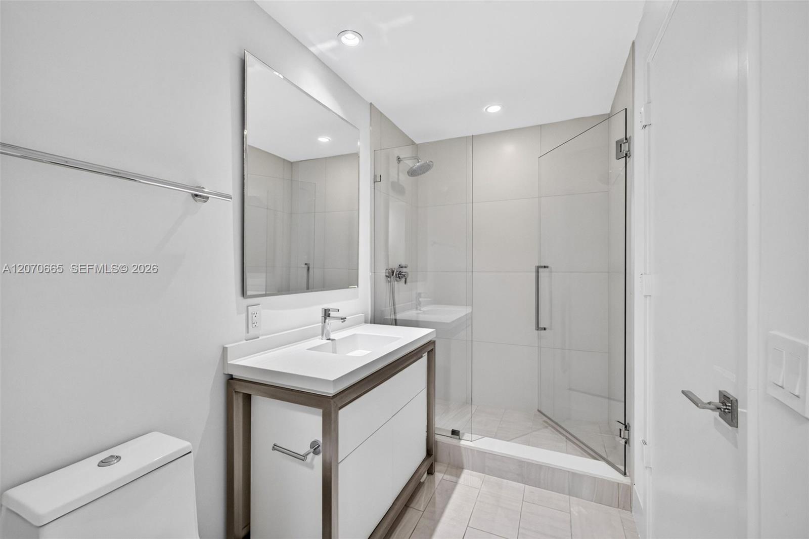 2000 Metropica Way 2111 Property Photo 9