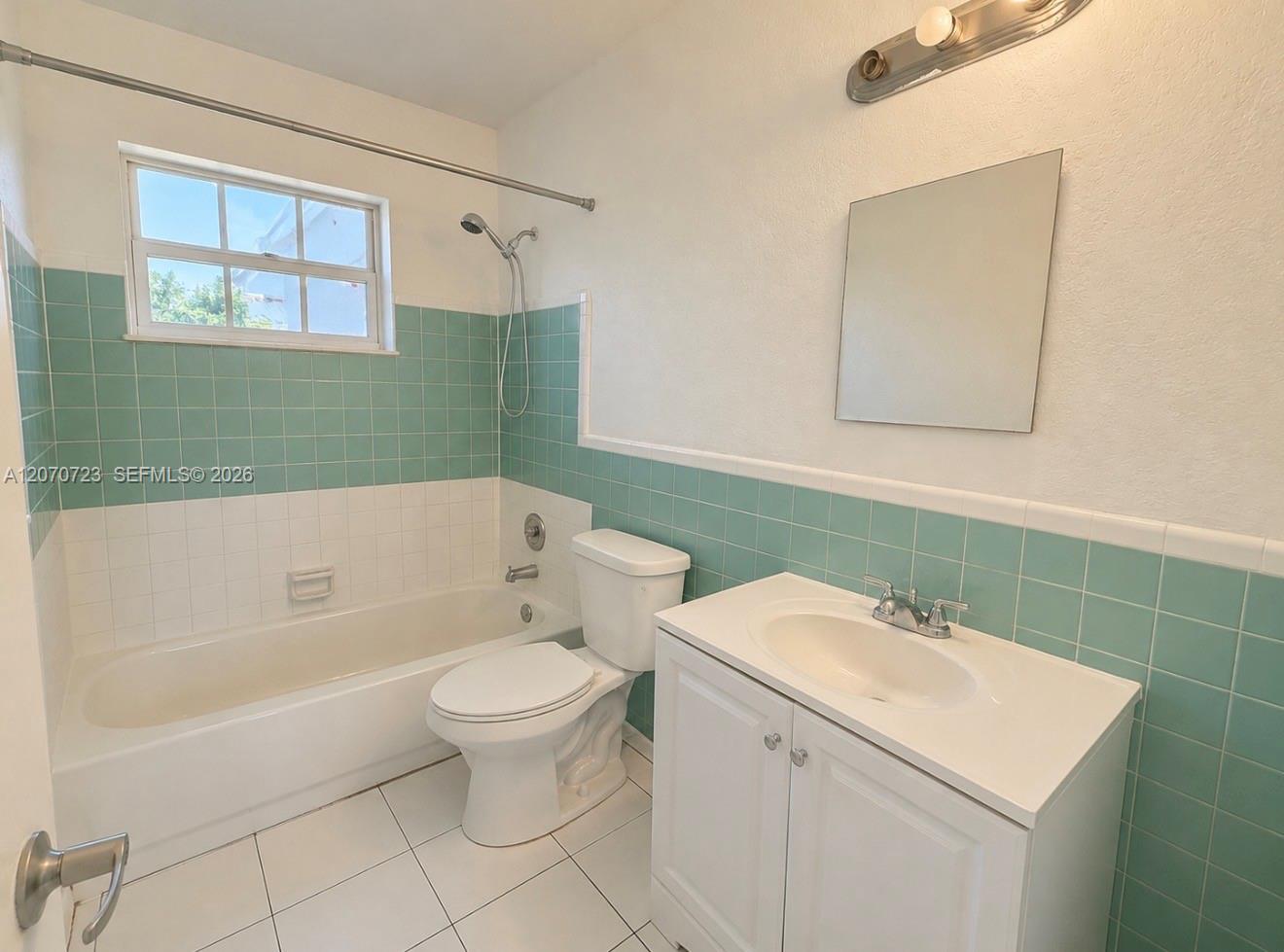 1041 Nw 7th Court Property Photo 6