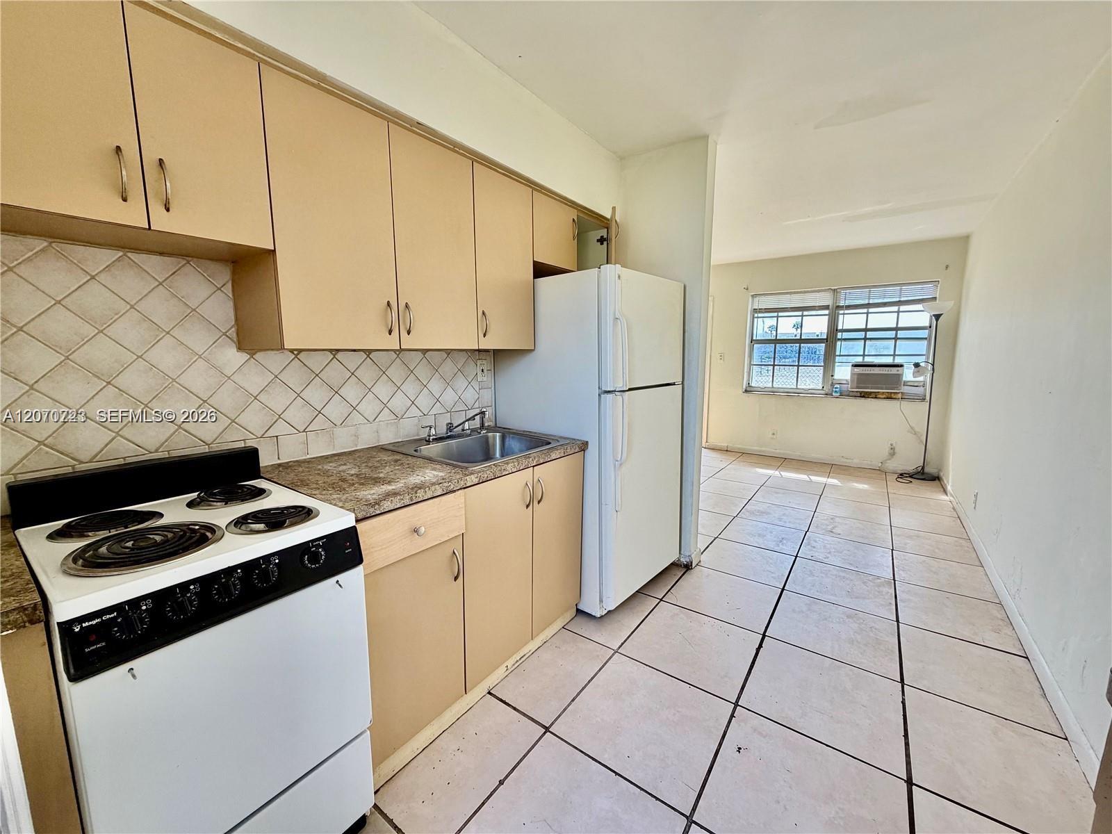 1041 Nw 7th Court Property Photo 12