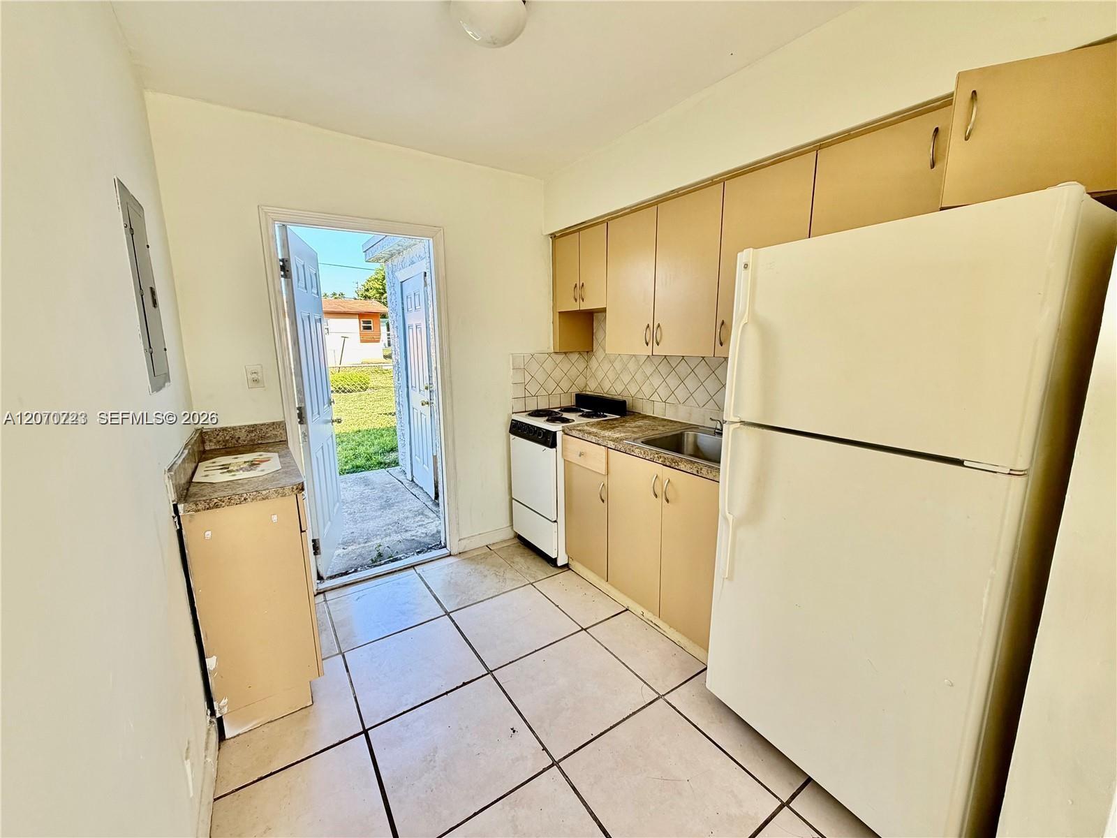 1041 Nw 7th Court Property Photo 13
