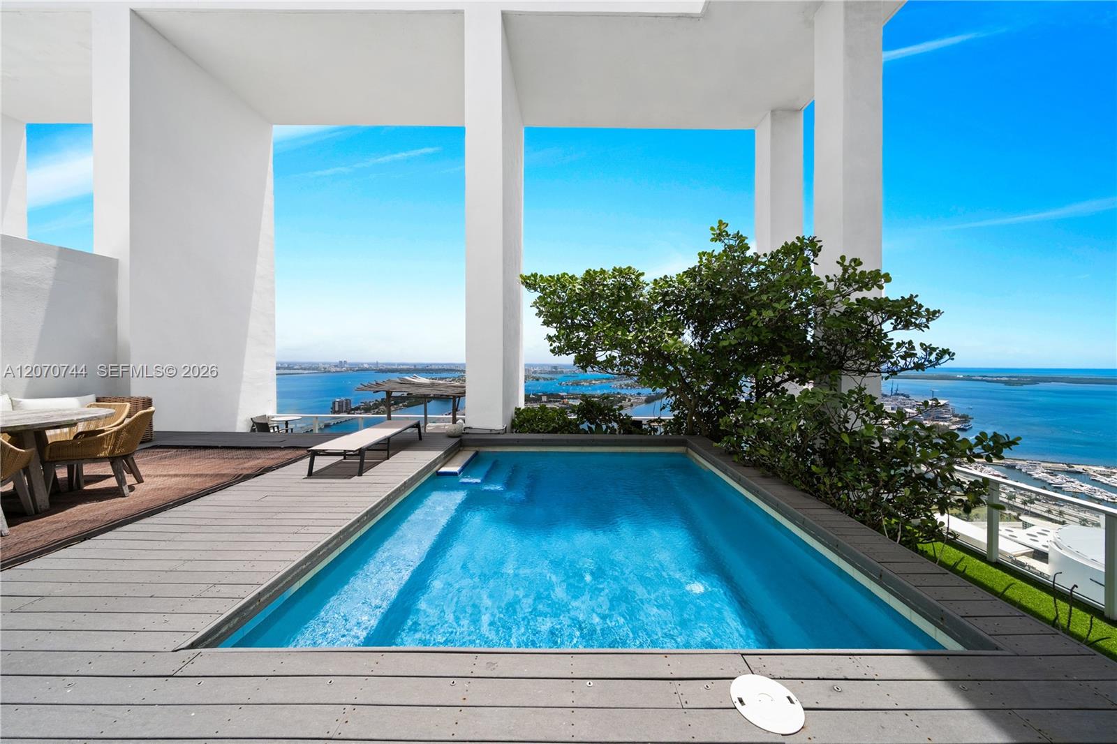 1040 Biscayne Boulevard 4602 Property Photo 1