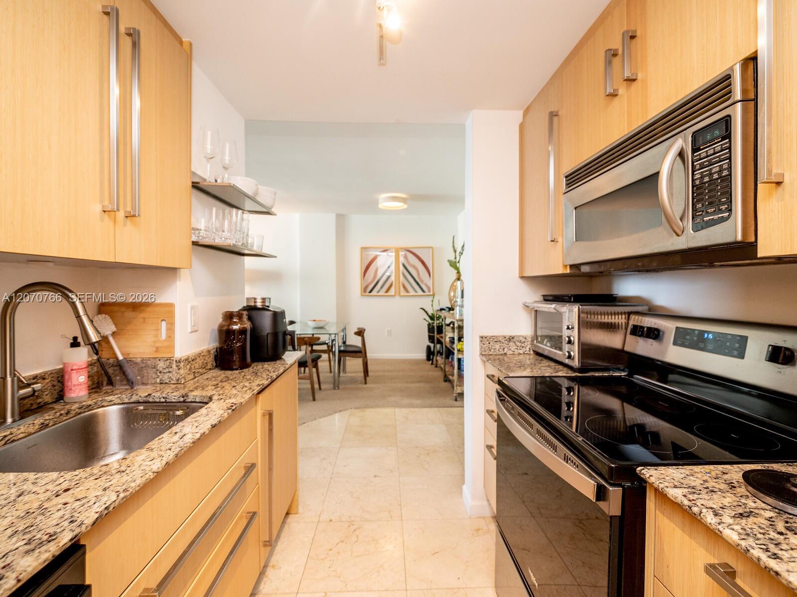 10275 Collins Avenue 1132 Property Photo 5