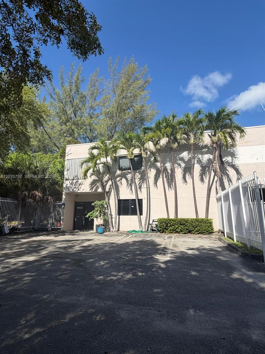 1650 Nw 95th Avenue Property Photo 1