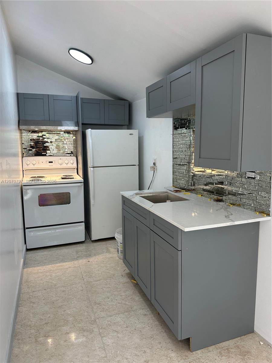 8111 N 10 Property Photo 4