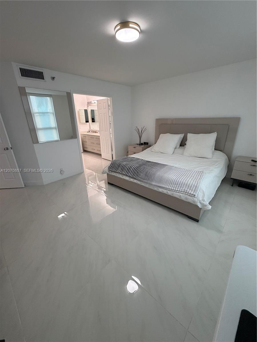 3500 Mystic Pointe Drive 405 Property Photo 7