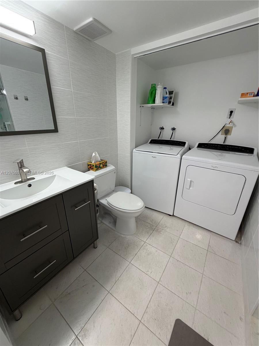 3500 Mystic Pointe Drive 405 Property Photo 14