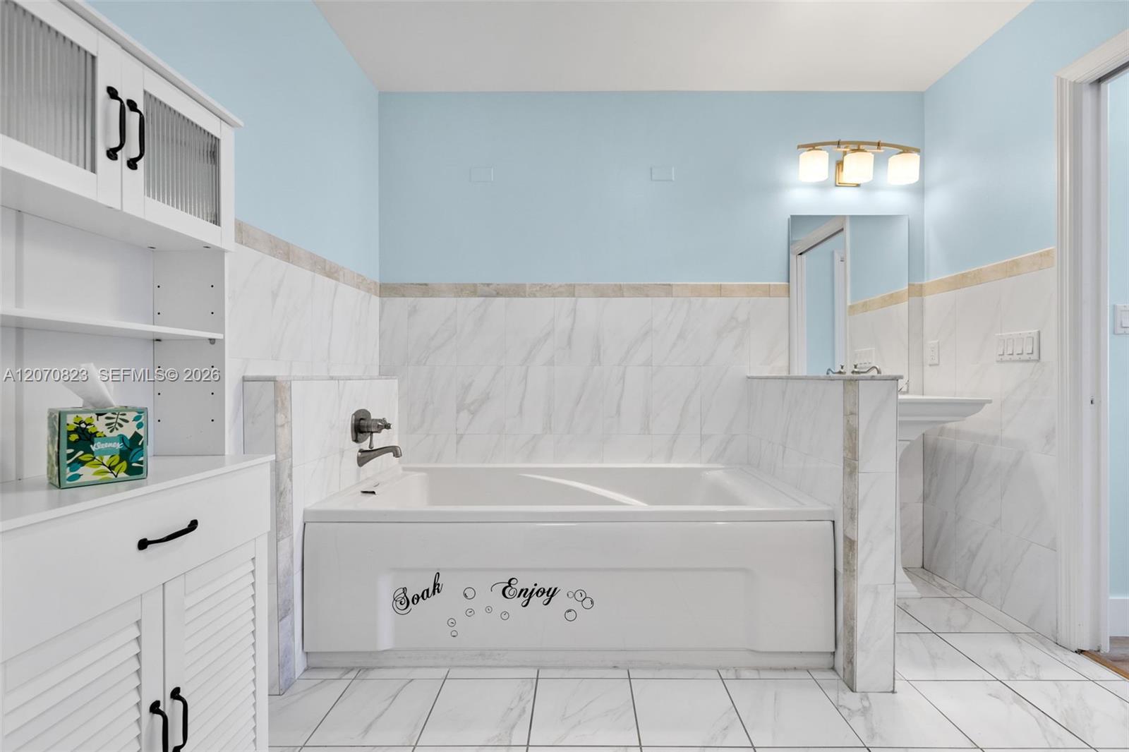 311 N Surf Road Property Photo 26