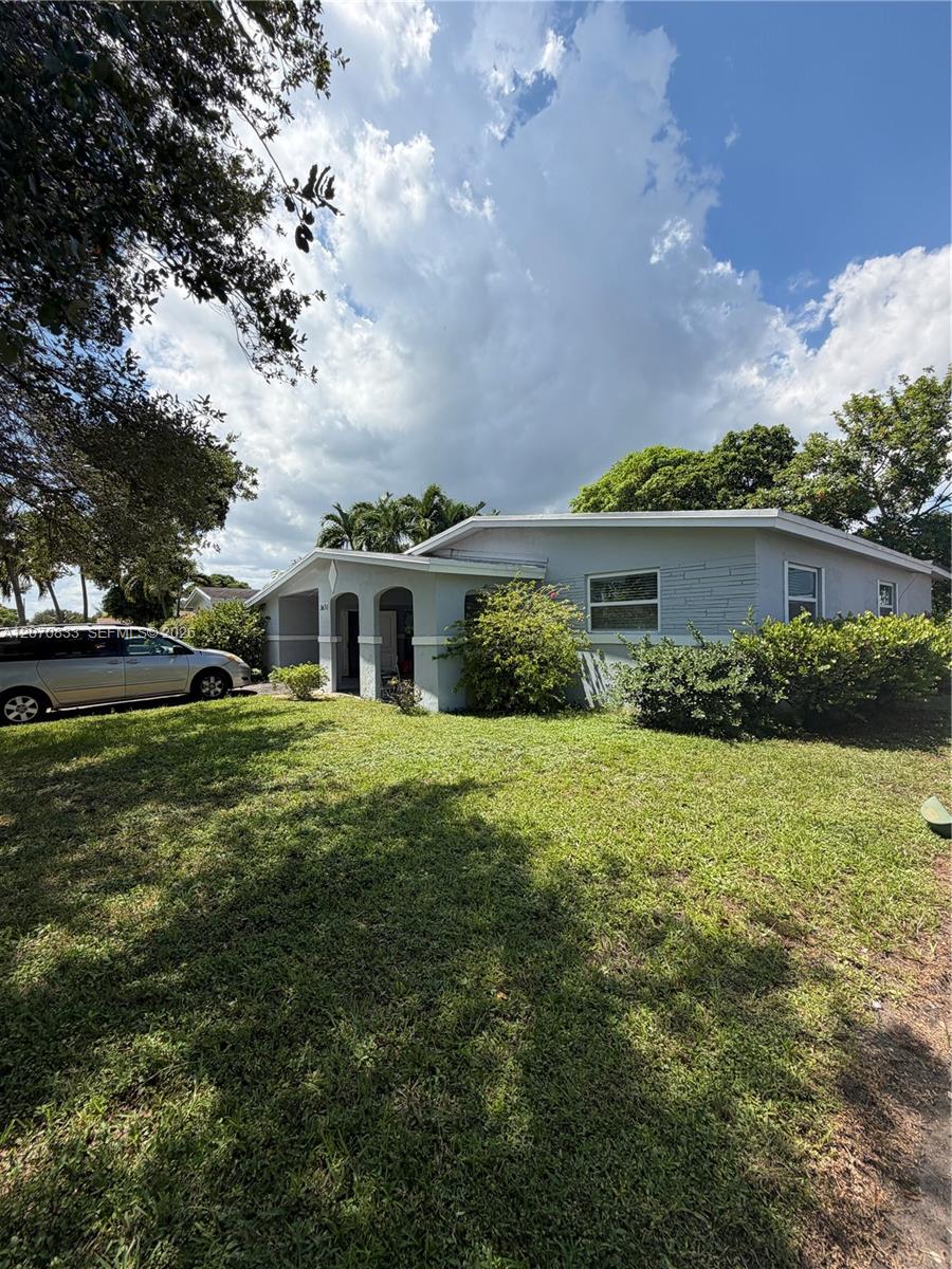 3631 Nw 9th Street Property Photo 2