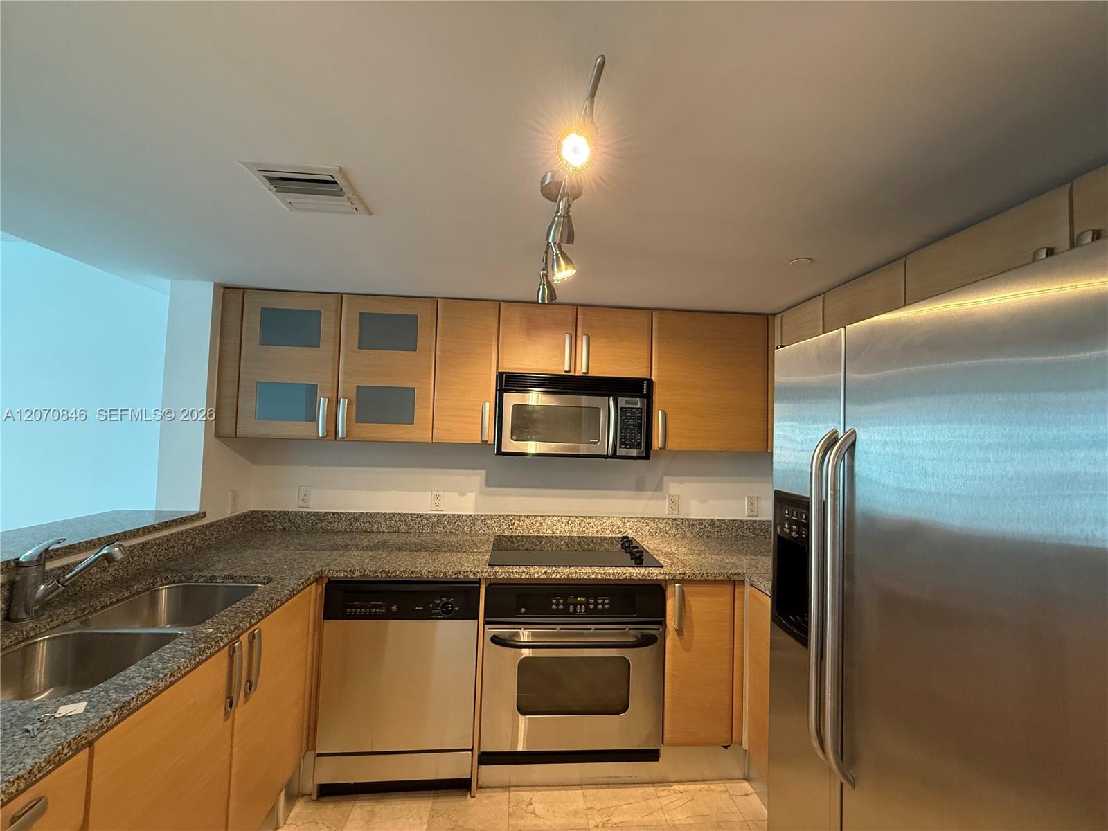 2101 Brickell Avenue 1002 Property Photo 7
