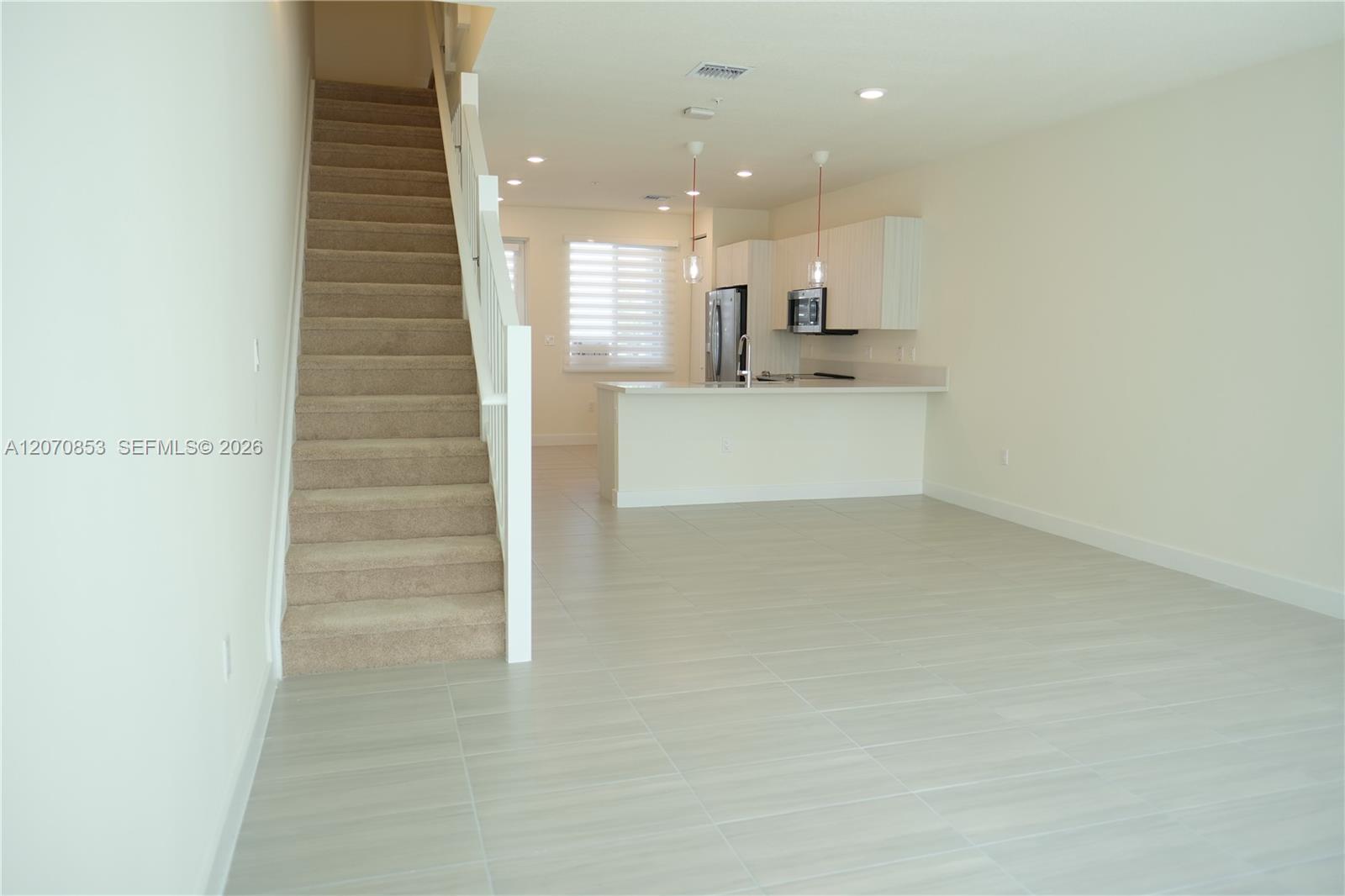 A12070853 Property Photo 3
