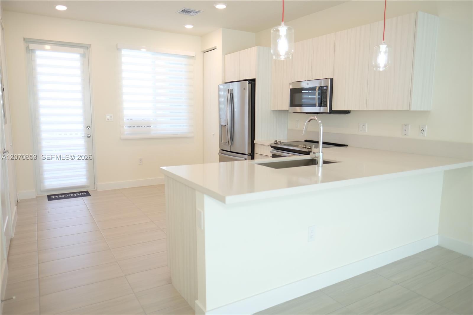 A12070853 Property Photo 3