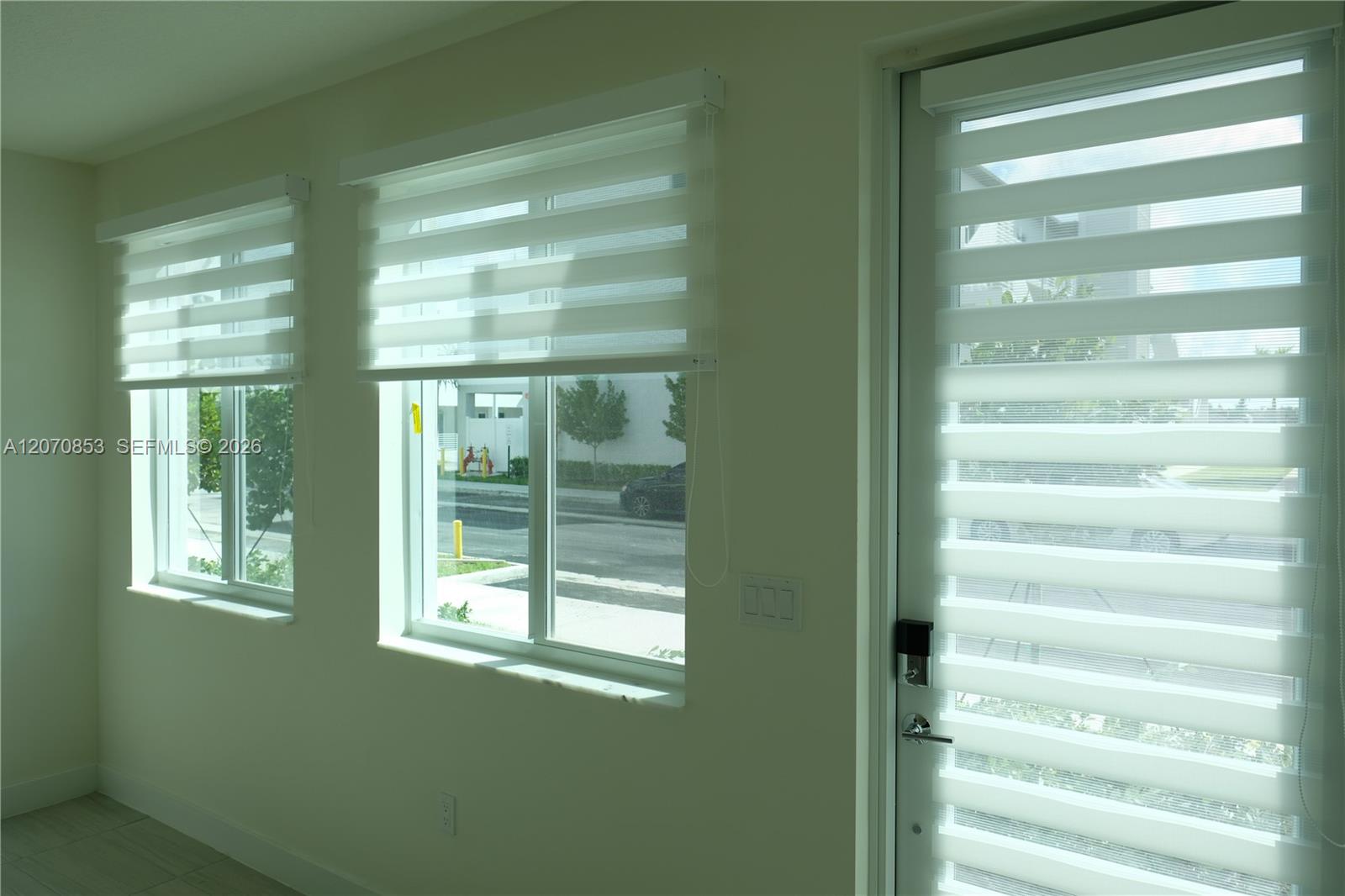 A12070853 Property Photo 4