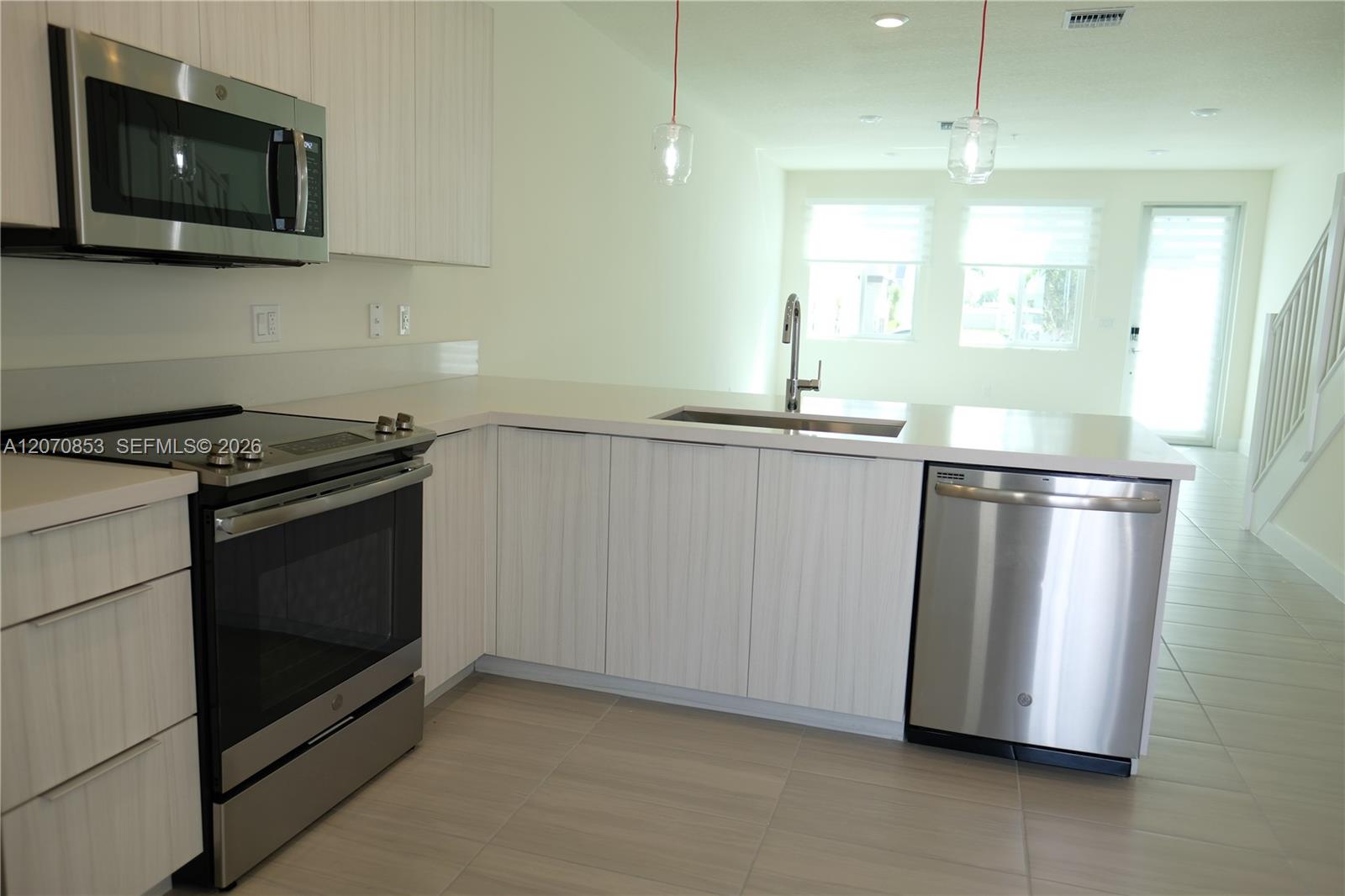 A12070853 Property Photo 5