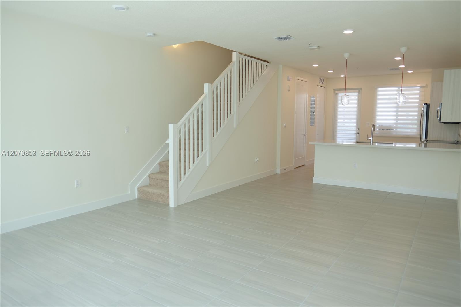 A12070853 Property Photo 6