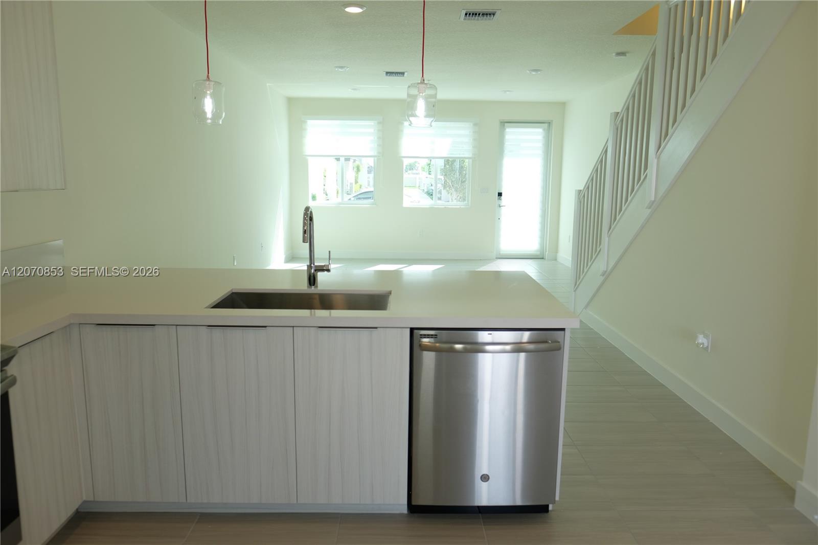 A12070853 Property Photo 7