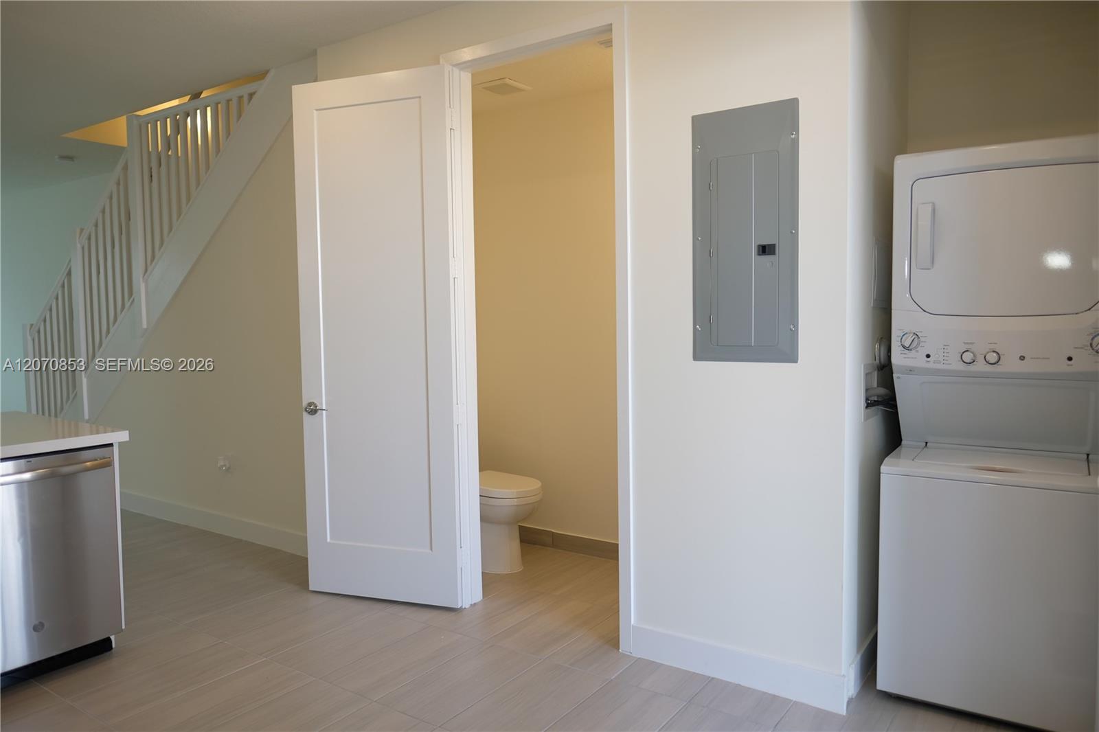 A12070853 Property Photo 10