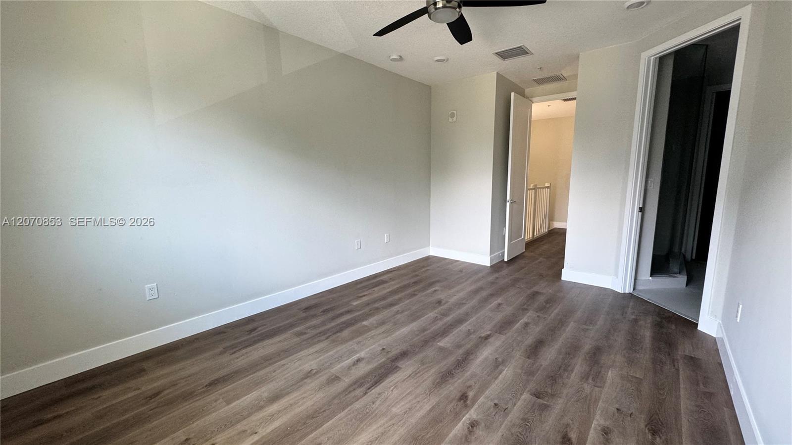 A12070853 Property Photo 12