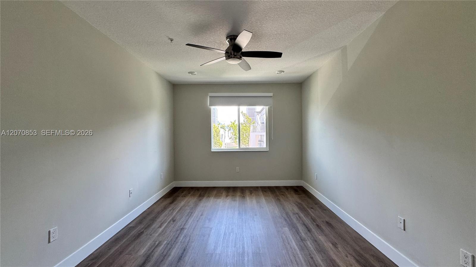 A12070853 Property Photo 16