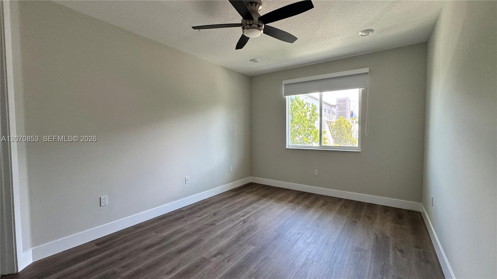 A12070853 Property Photo 18