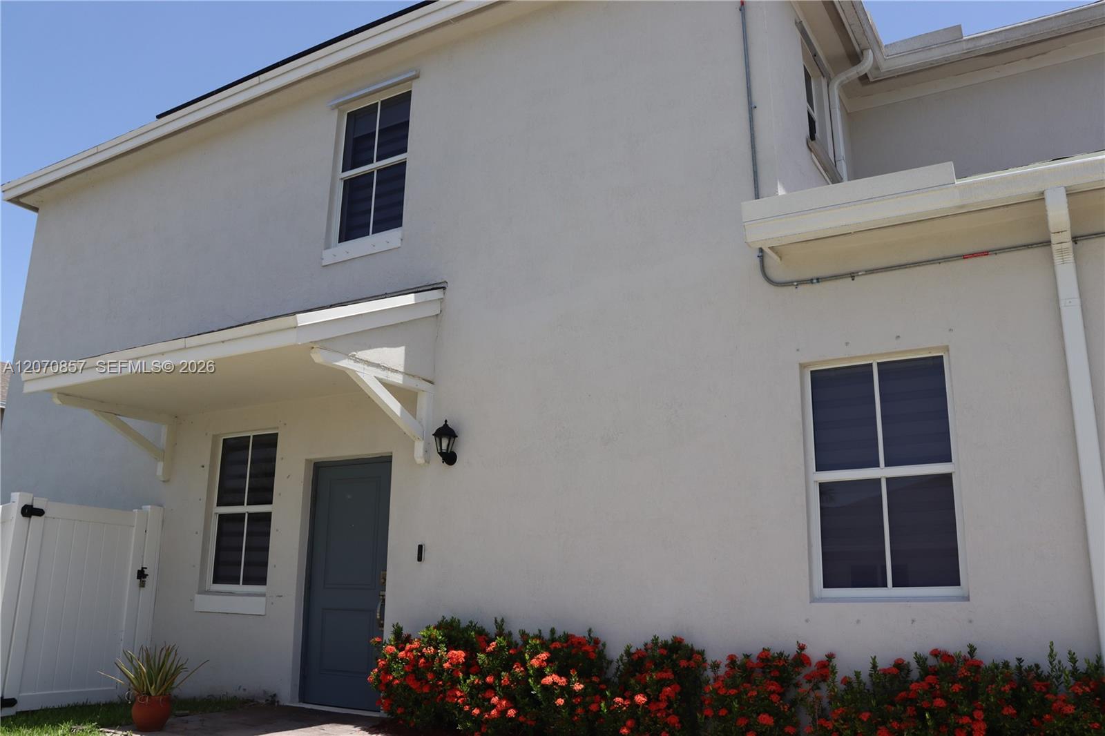 A12070857 Property Photo 2