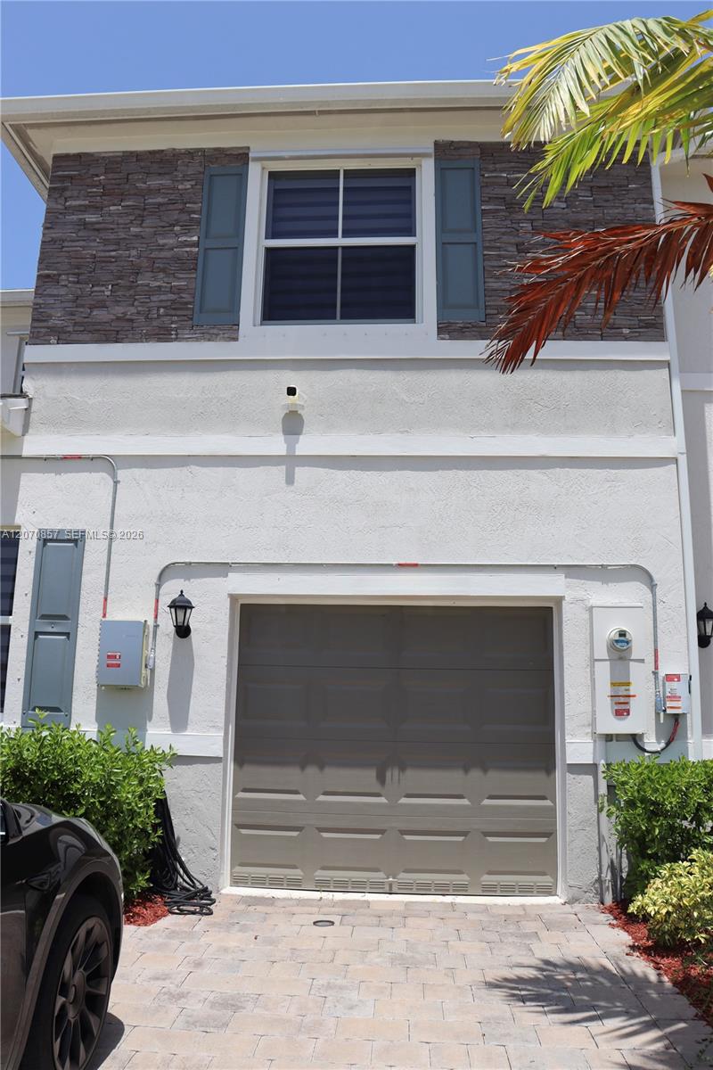 A12070857 Property Photo 3