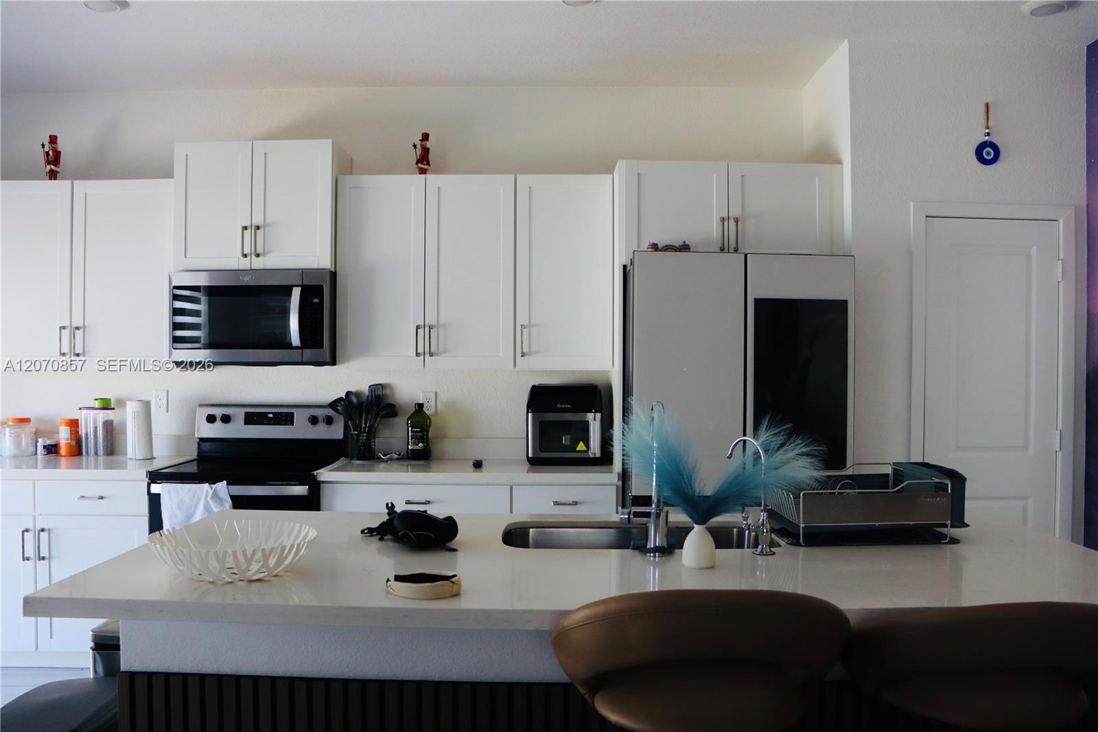 A12070857 Property Photo 4