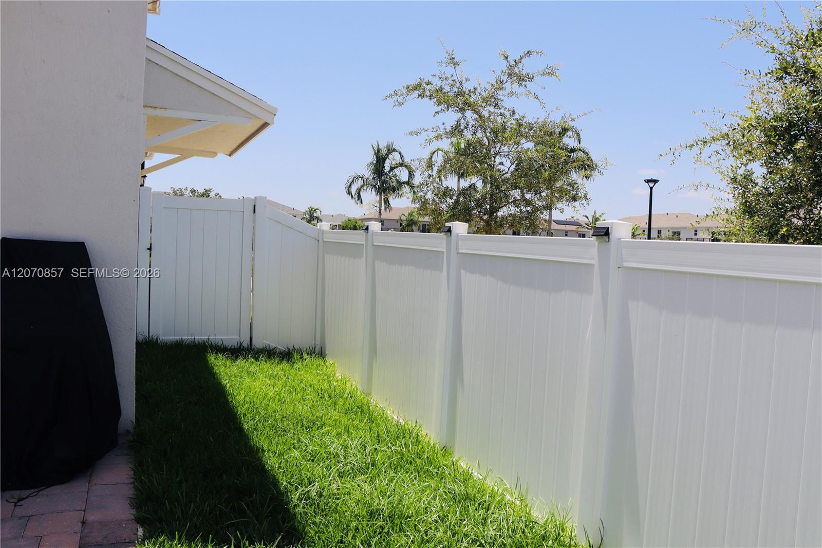 A12070857 Property Photo 16