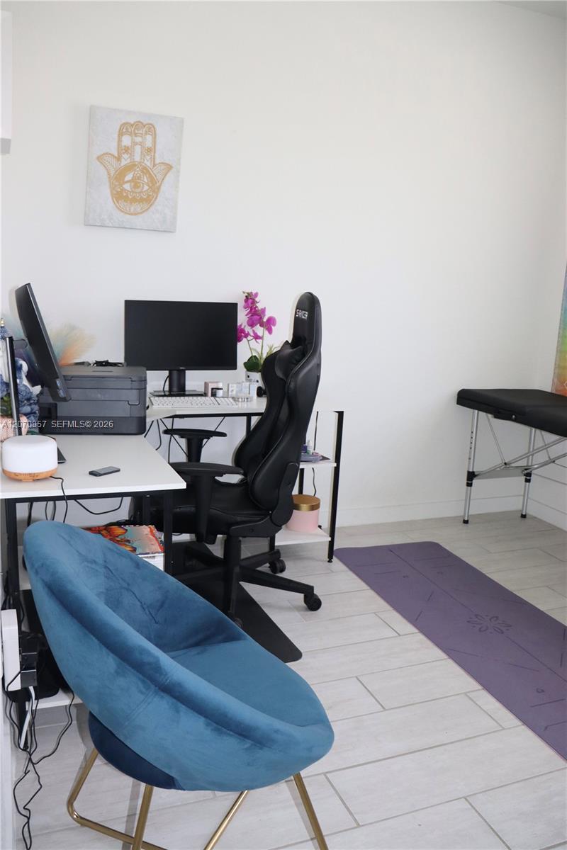 A12070857 Property Photo 22