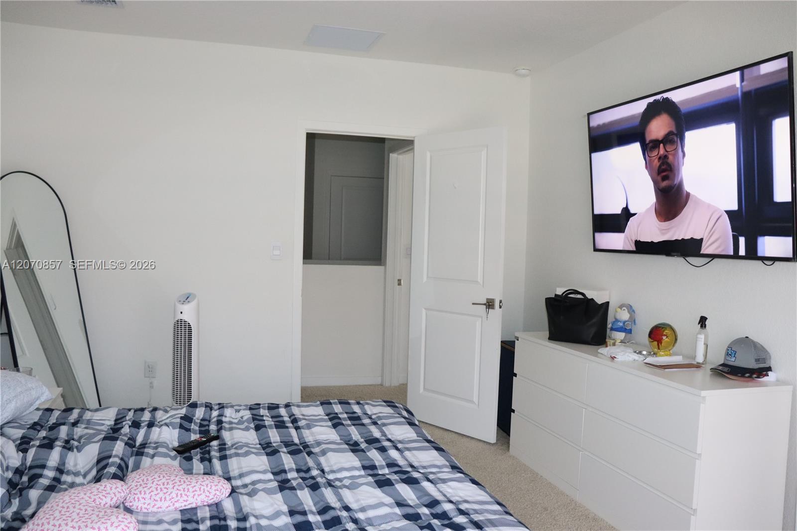 A12070857 Property Photo 30