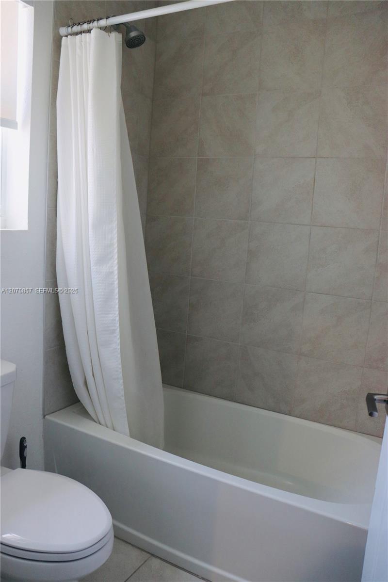 A12070857 Property Photo 35