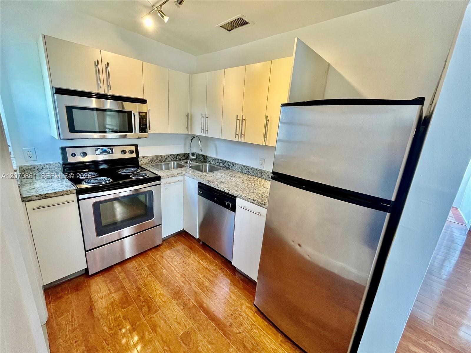 A12070861 Property Photo 7