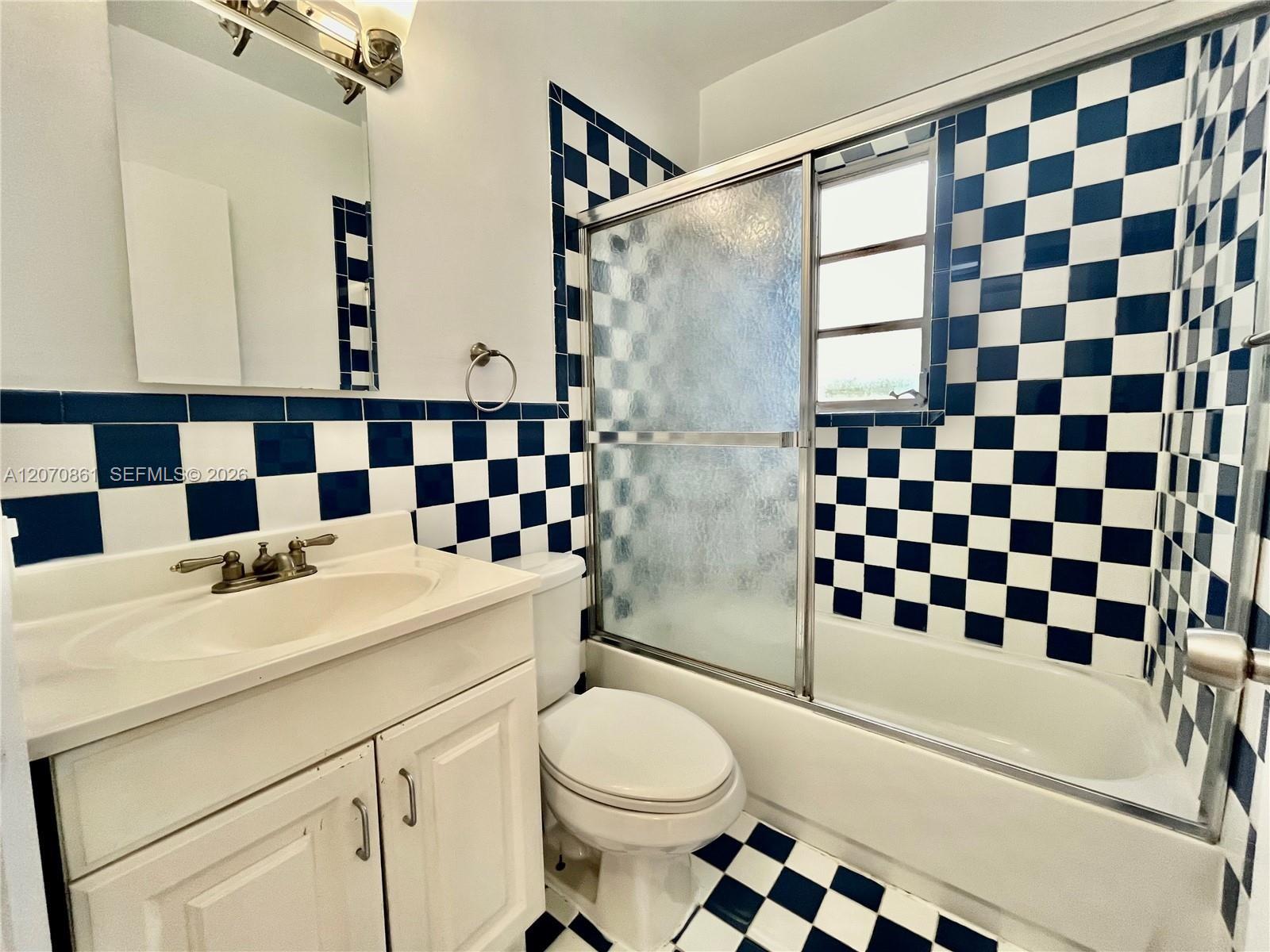 A12070861 Property Photo 11