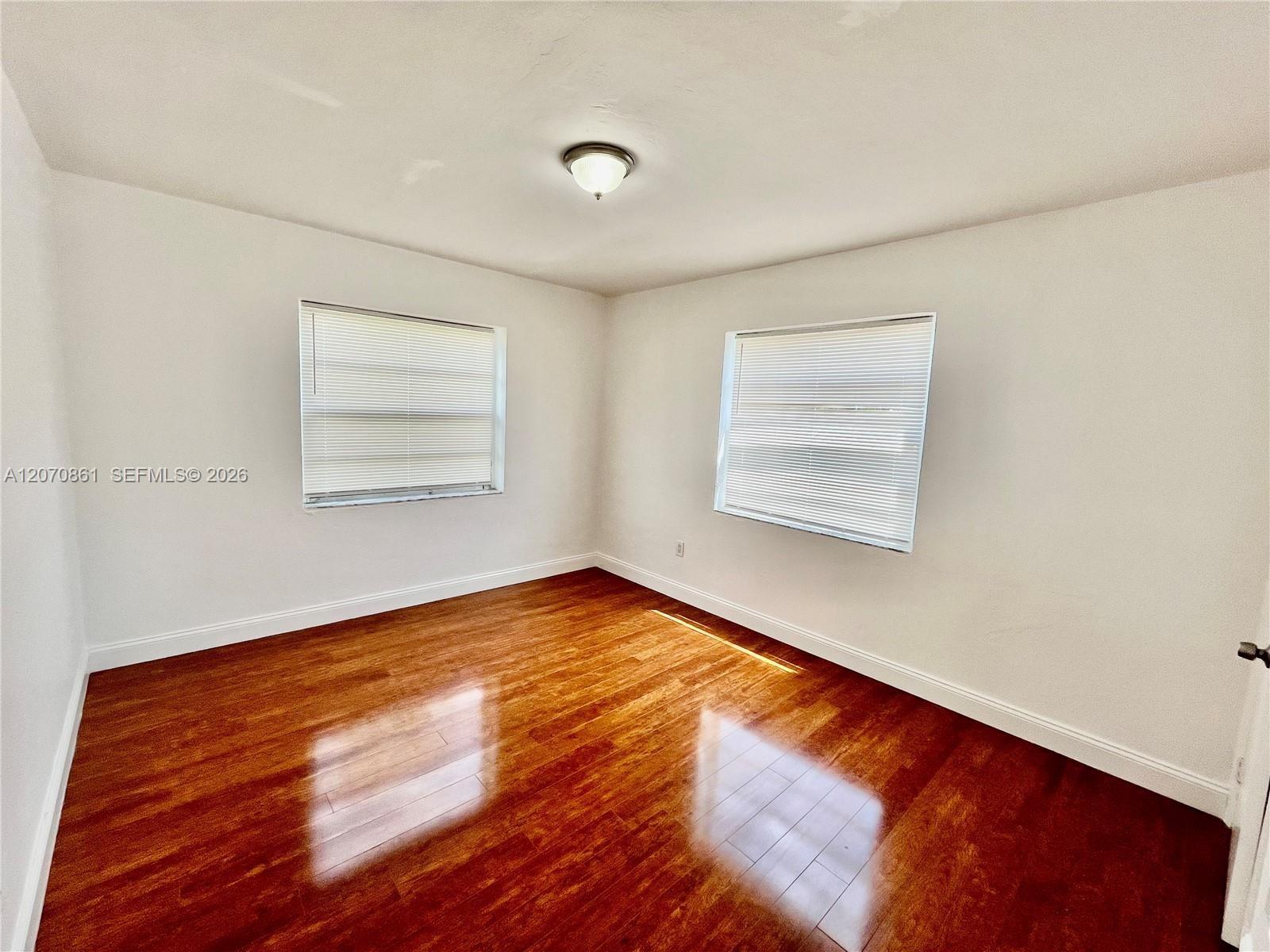 A12070861 Property Photo 13