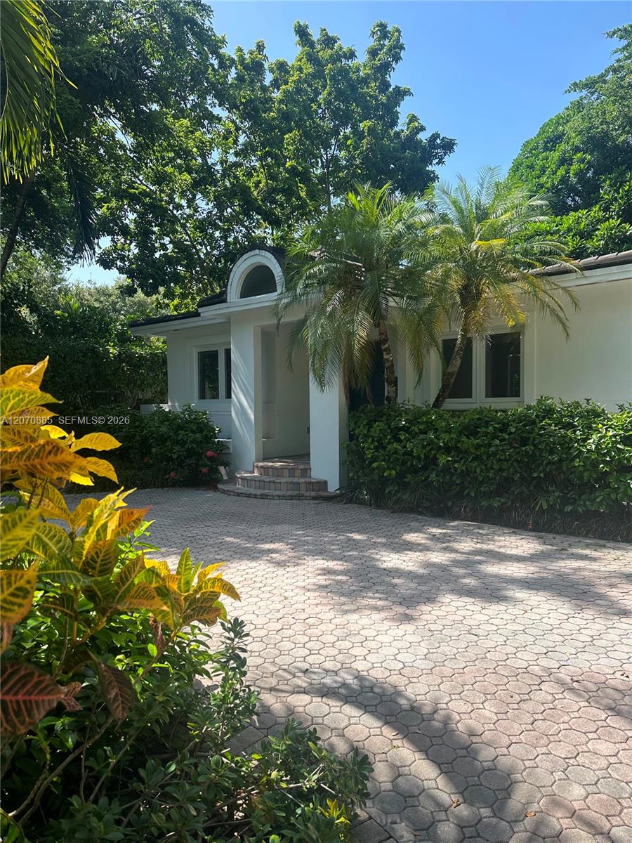 3865 Poinciana Avenue Property Photo 2