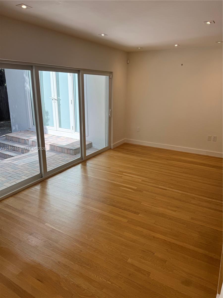 3865 Poinciana Avenue Property Photo 5