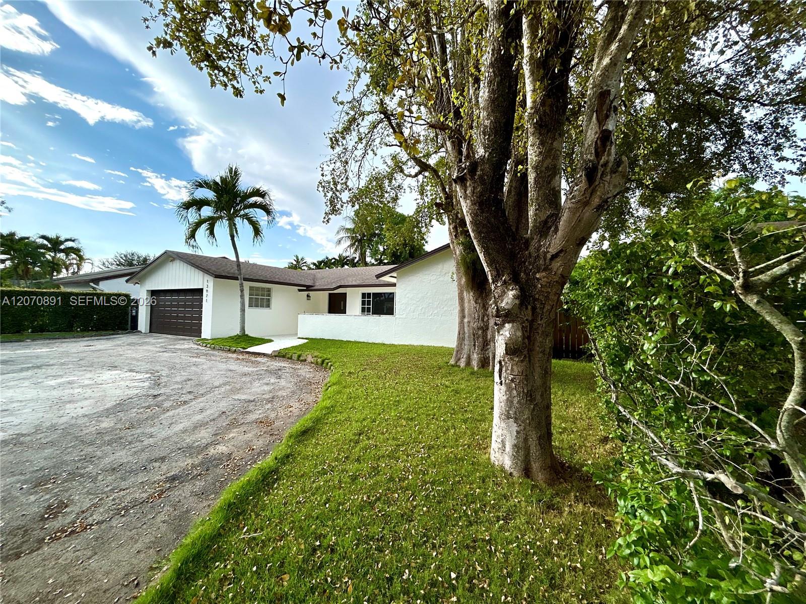 13971 Sw 112th Street 13971 Property Photo 1