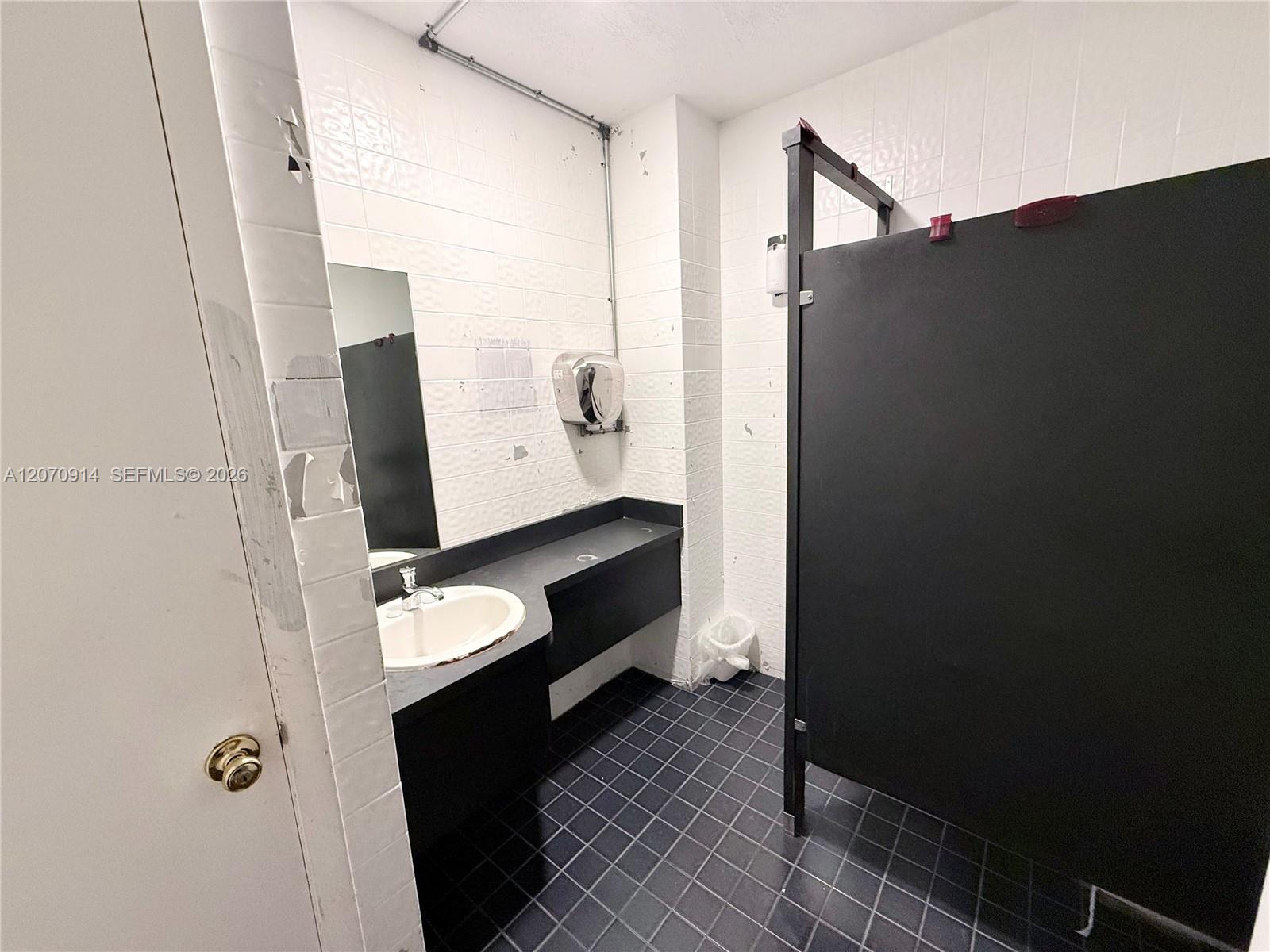 1905 1909 Harrison Street Property Photo 17