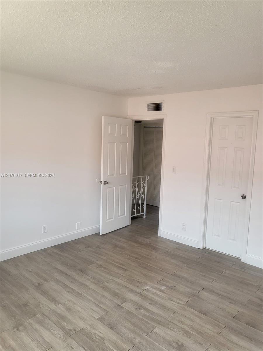 A12070917 Property Photo 2