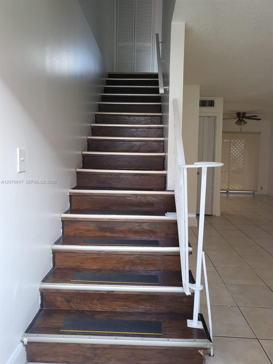 A12070917 Property Photo 11