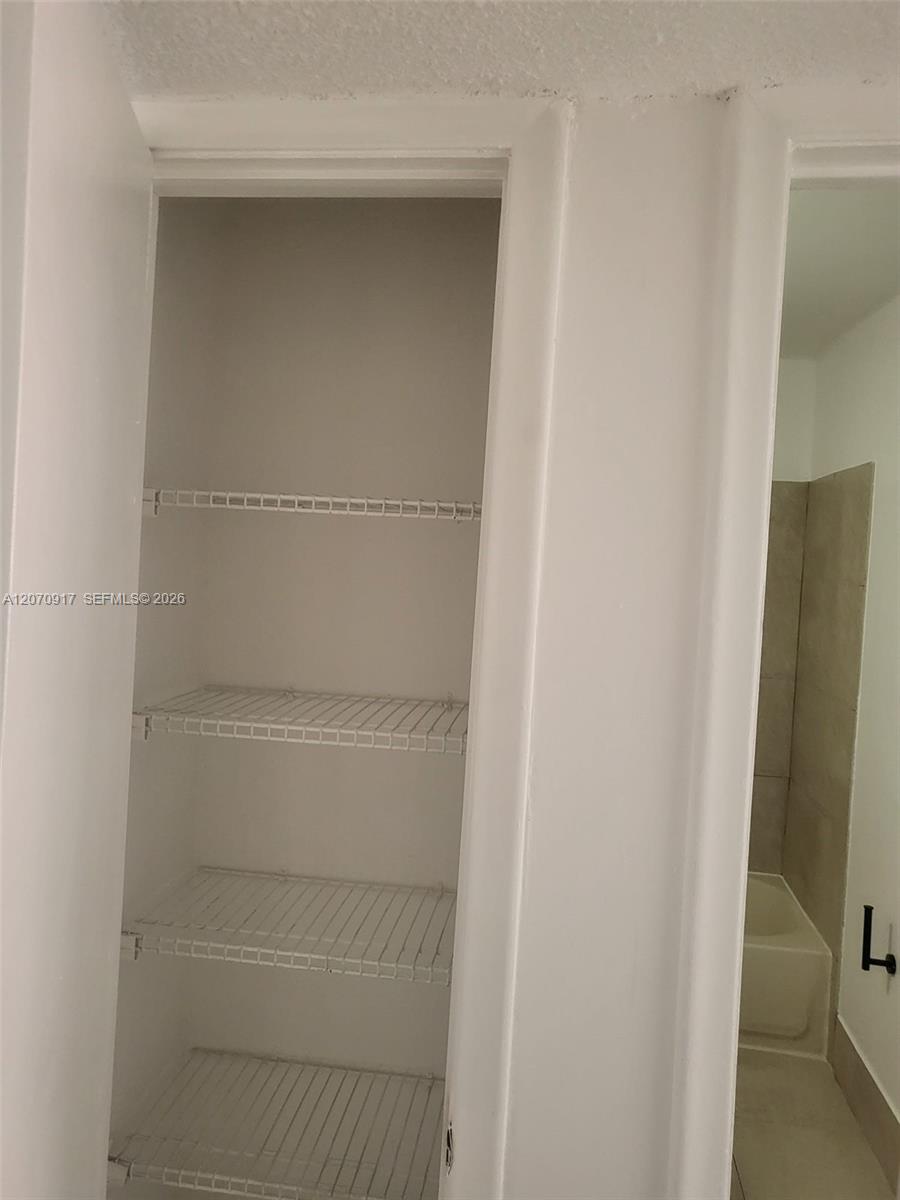 A12070917 Property Photo 12